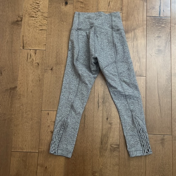 NWOT Lululemon crop leggings - Picture 2 of 3